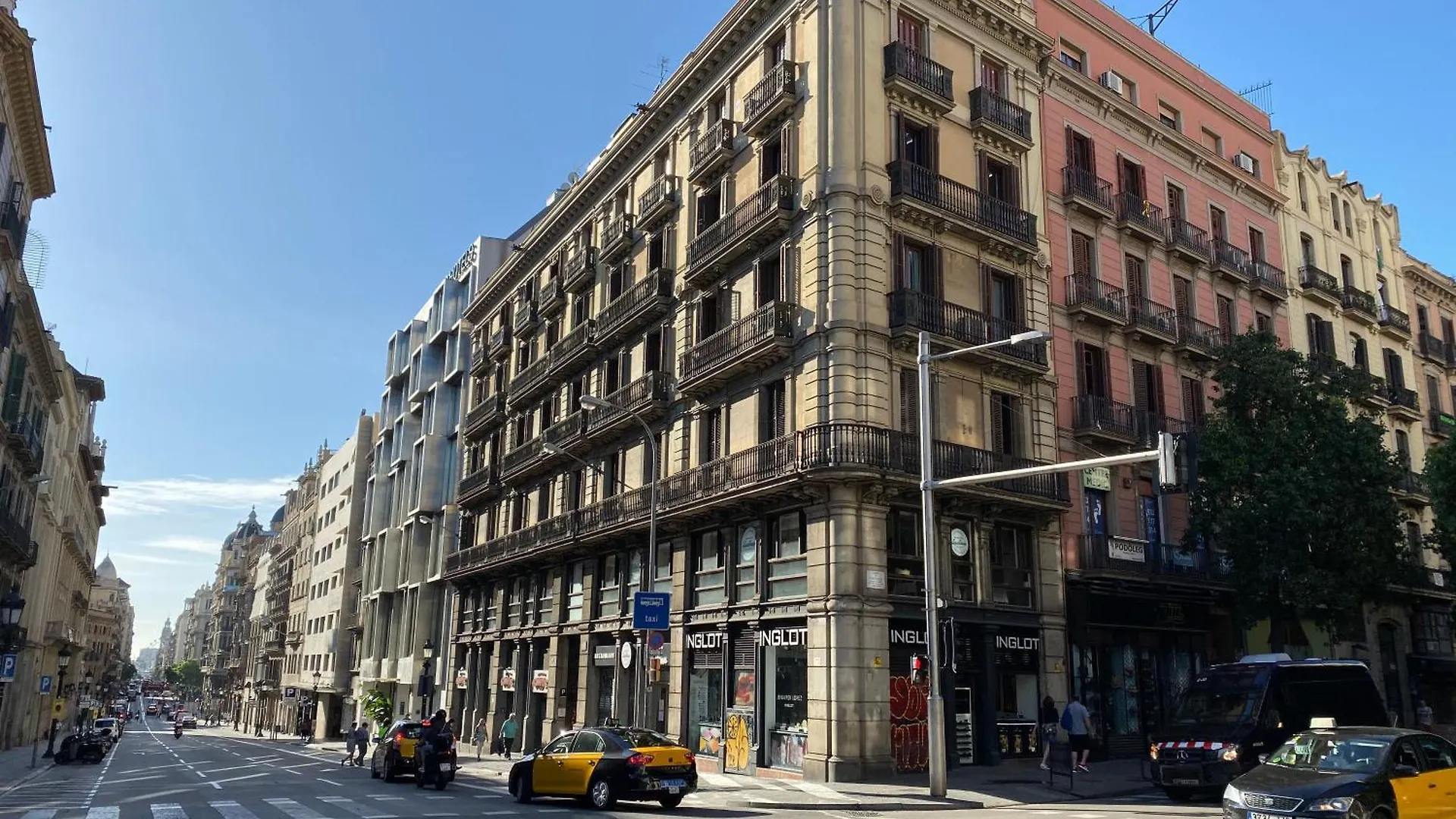 Fontanella Green House Barcelona 2*,